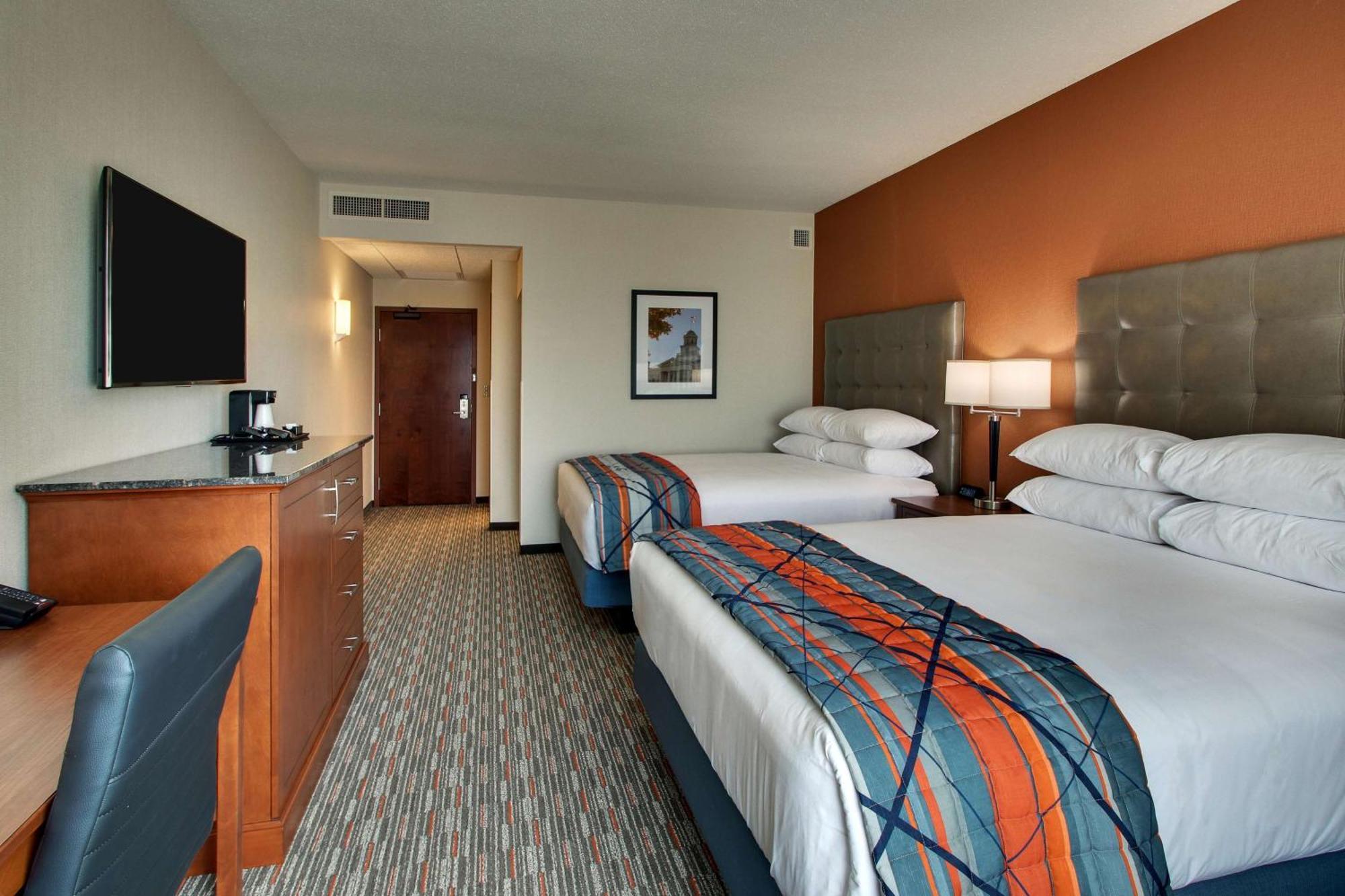 Drury Inn & Suites Iowa City Coralville Exterior photo